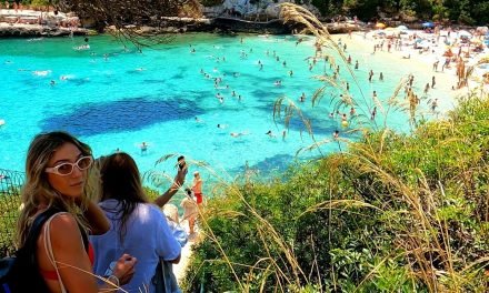 Descubre la belleza de Cala Llombards en Mallorca: Guía completa de viaje