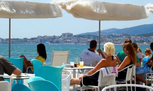 Descubre los mejores beach clubs en Palma de Mallorca: ¡la guía definitiva para unas vacaciones inolvidables junto al mar!
